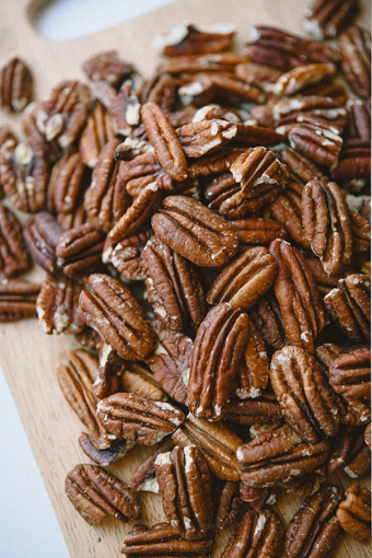 Pecan halves various origin