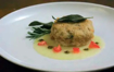Gourmet τηγανητή φριτατίνα ζυμαρικών με λουκάνικο και φριαρέλι (friarielli)